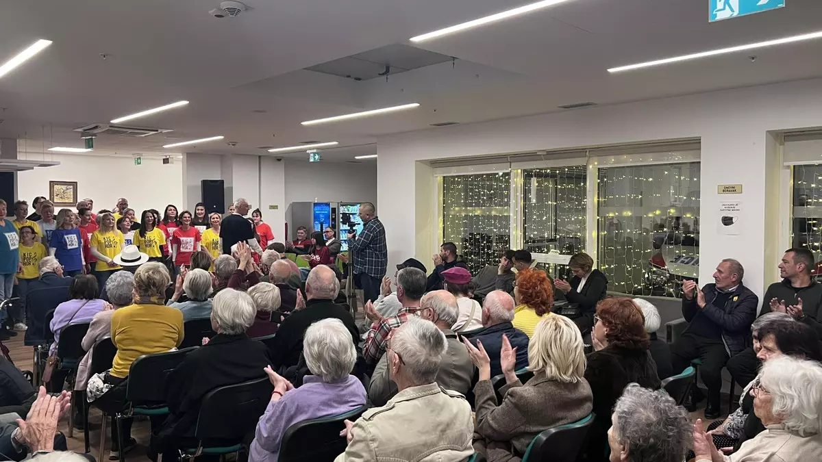 Img 80df611cbbfadf90df9ffa980b63f382 v