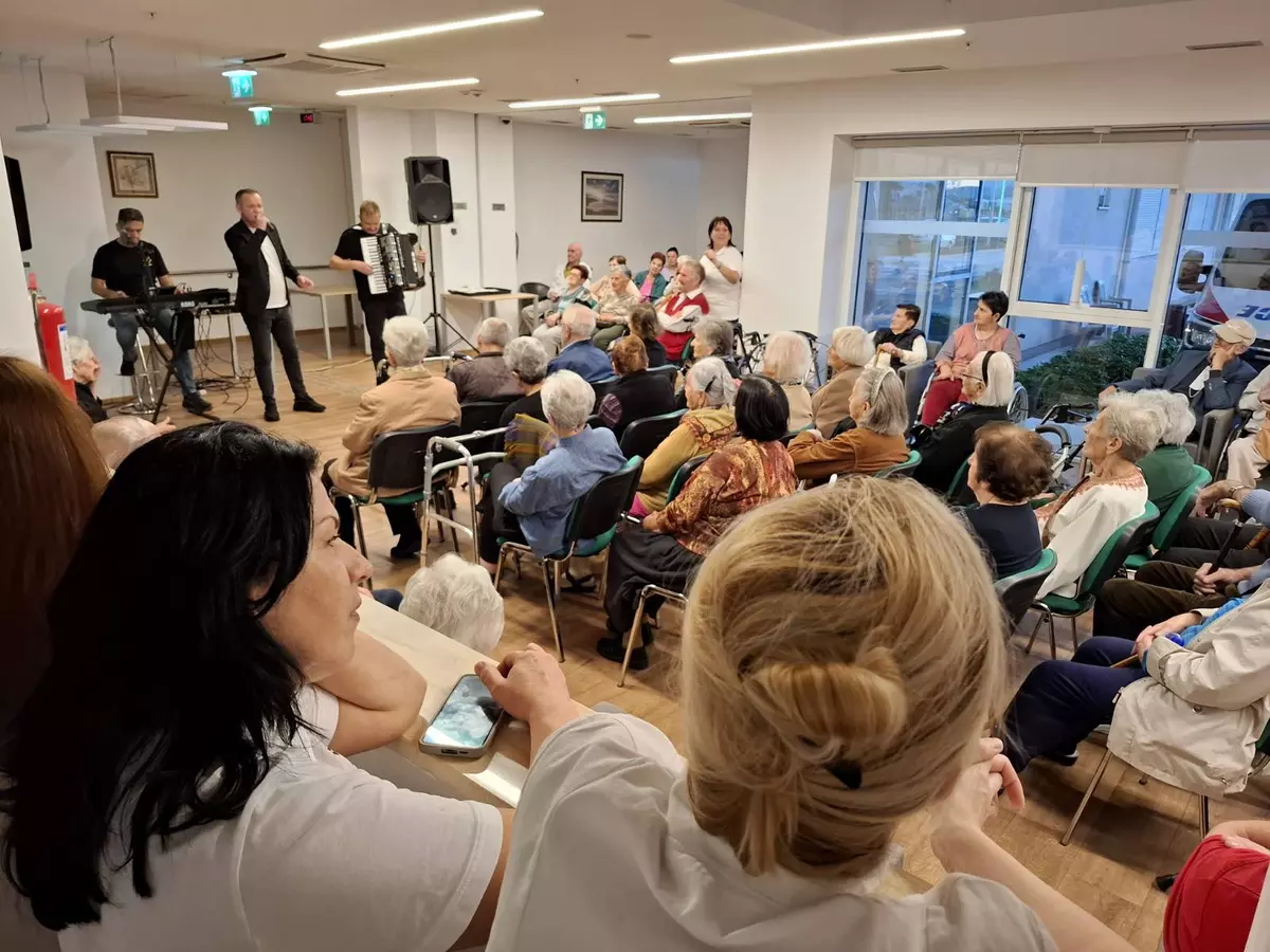 Img 38034f90653f46844ff76e08b19a1f60 v