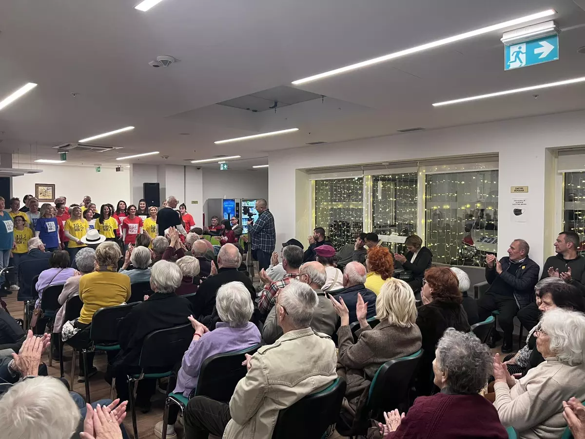 Img 80df611cbbfadf90df9ffa980b63f382 v